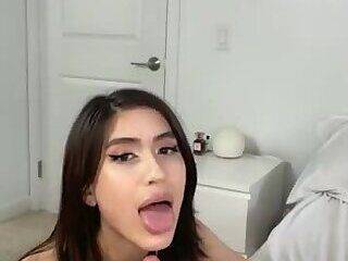 BlowJob - Uyuna gives a blowjob and then cum on - ashemaletube.com